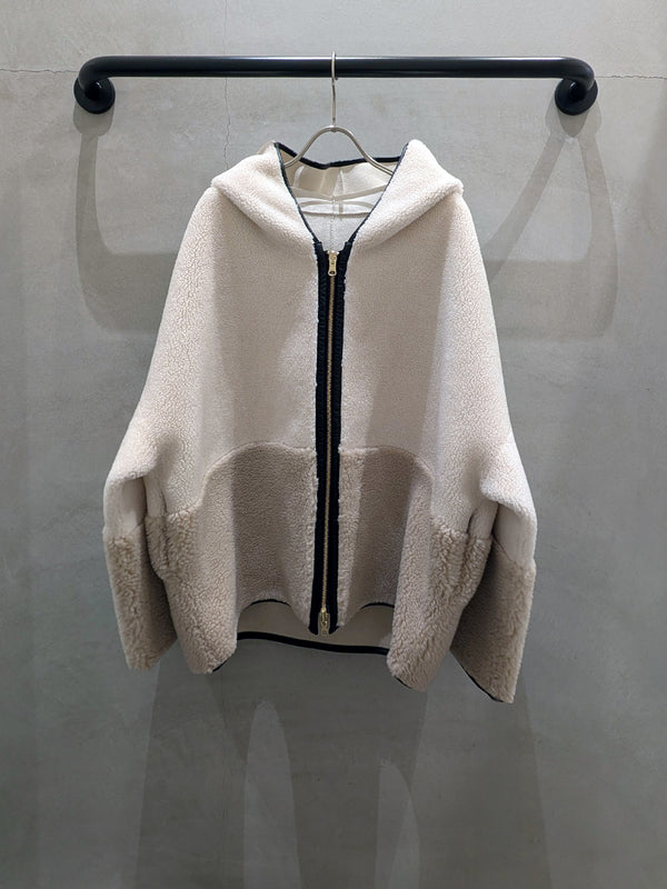 リバーシブルボアフーディー