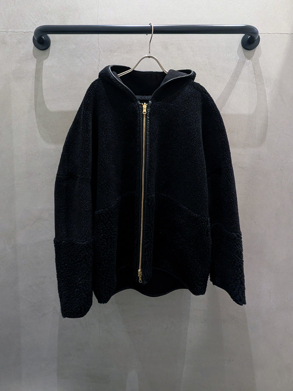 リバーシブルボアフーディー