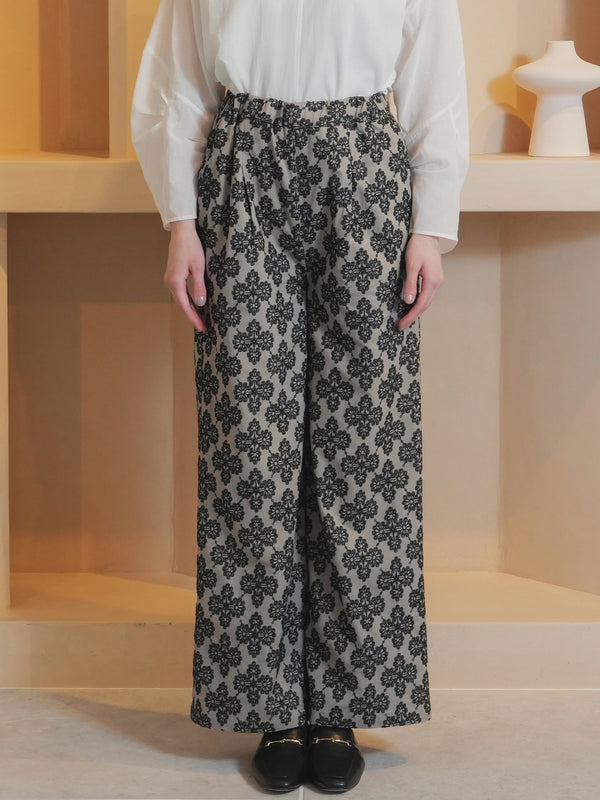 エンブロイダリーワイドパンツ