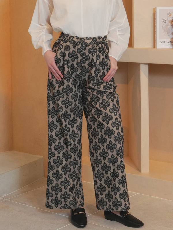 エンブロイダリーワイドパンツ