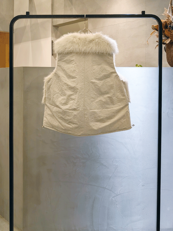 フロントファーリバーシブルダウンベスト