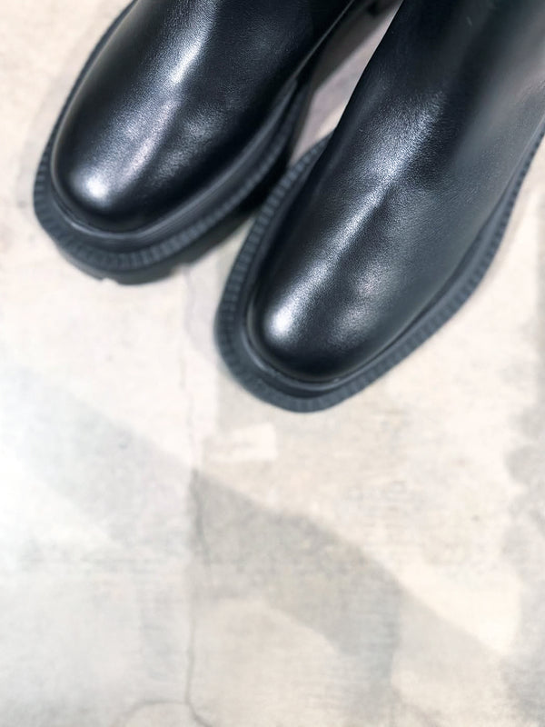 Tank boots