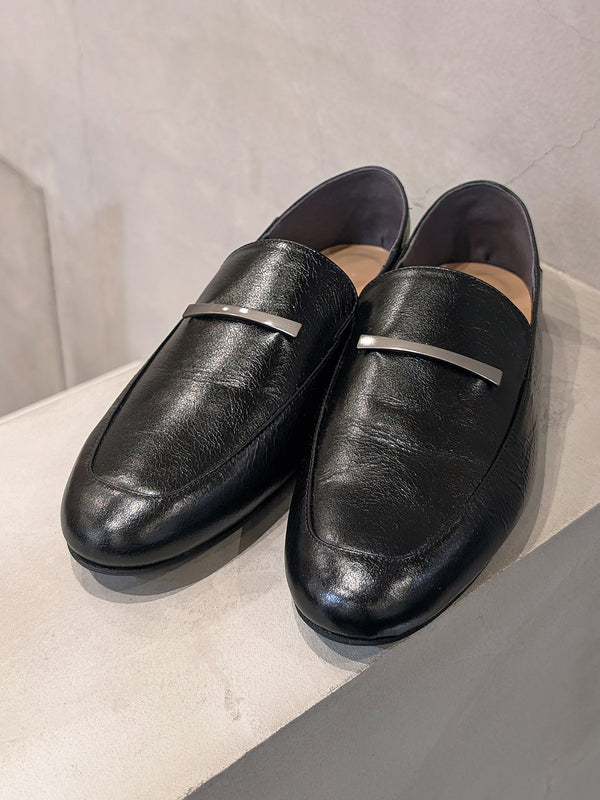 Metal plate loafer