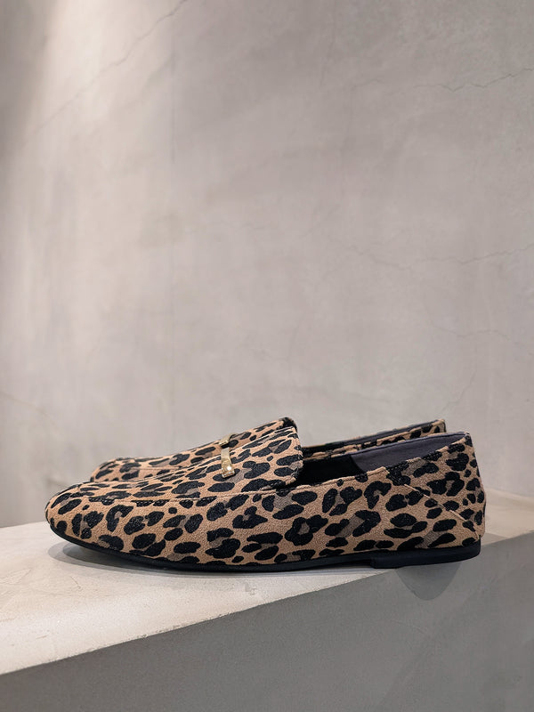 Metal plate loafer