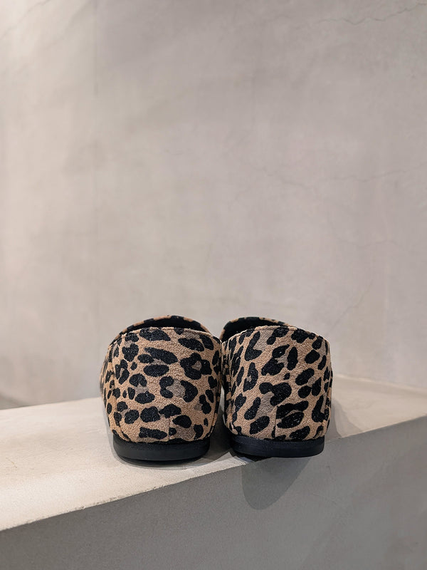 Metal plate loafer