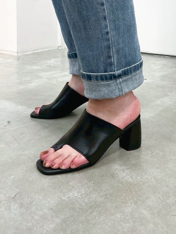 HEEL UP THONG SANDALS