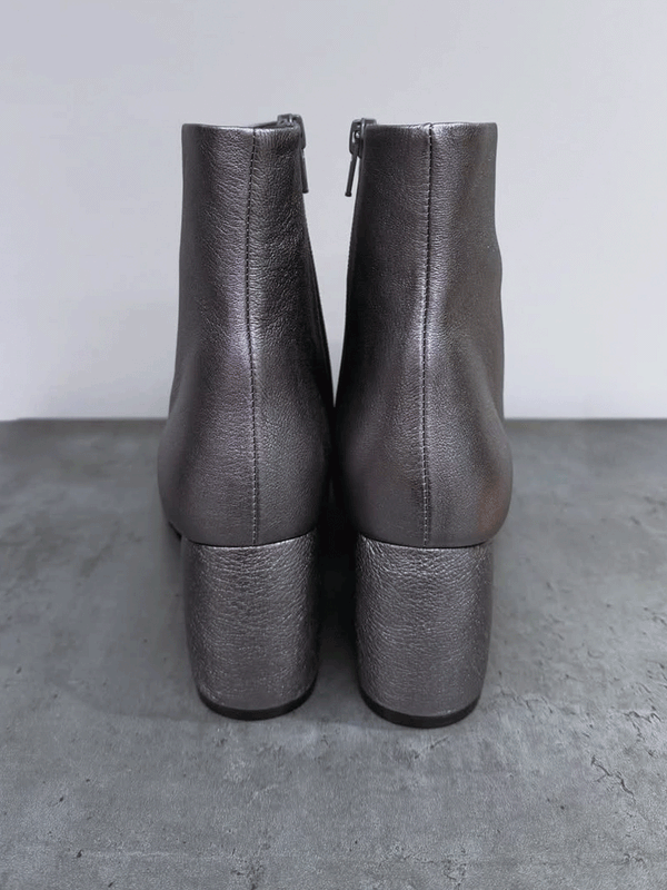 Oblique short boots
