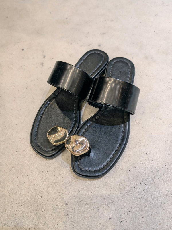 METAL MOTIF THONG SANDALS