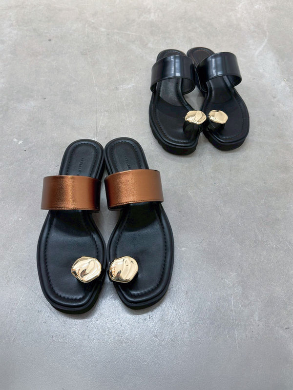 METAL PLATE THONG SANDALS