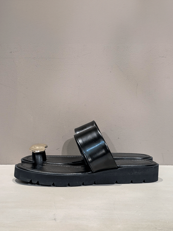 METAL PLATE THONG SANDALS