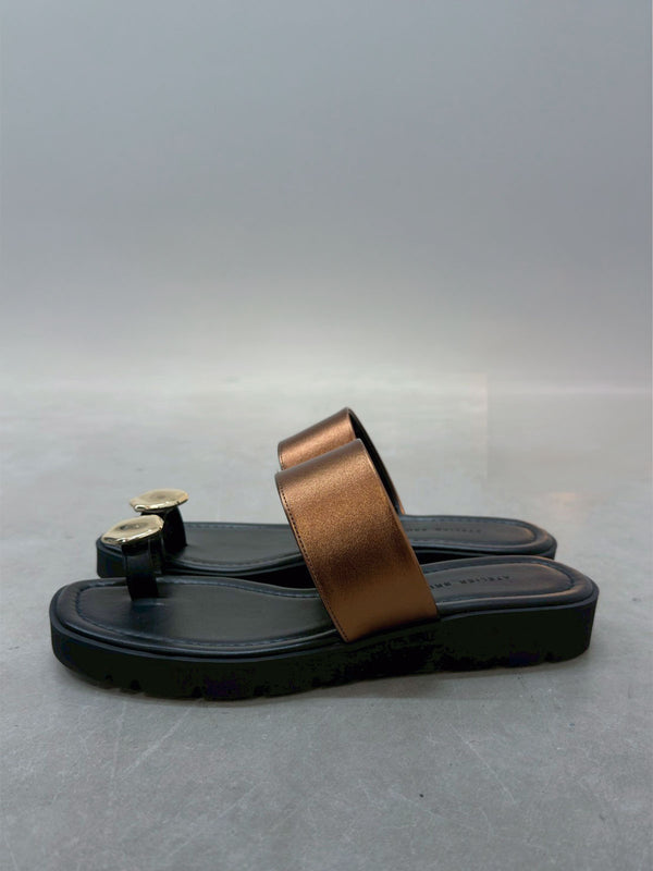 METAL PLATE THONG SANDALS