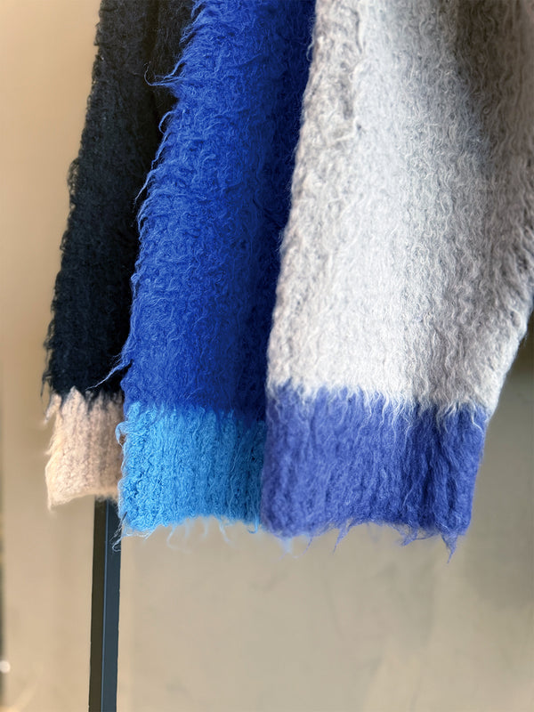 配色カーリーショートニット