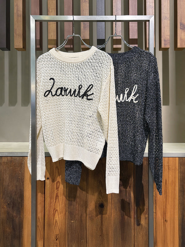 larvik刺繍ロゴニット