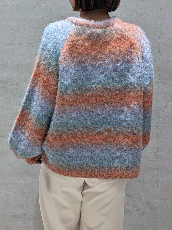 グラデーションボーダーニット