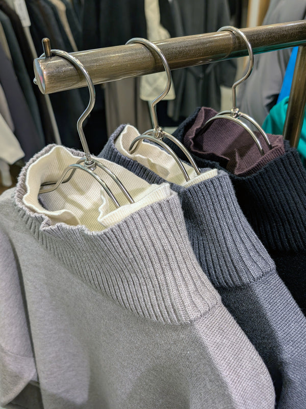 ダブルカラータートルニット