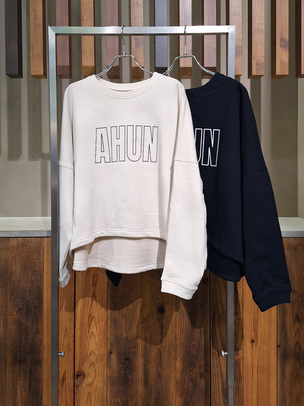 AHUNロゴトレーナー