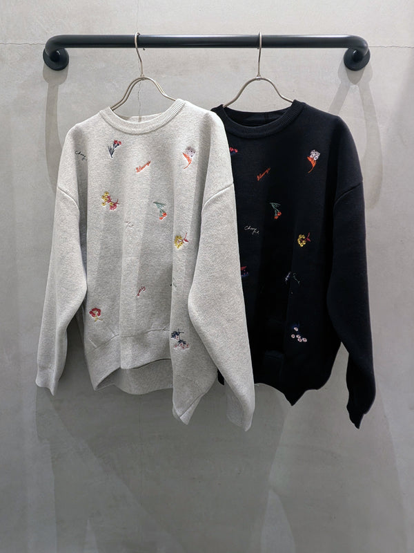 フラワー刺繍ニット