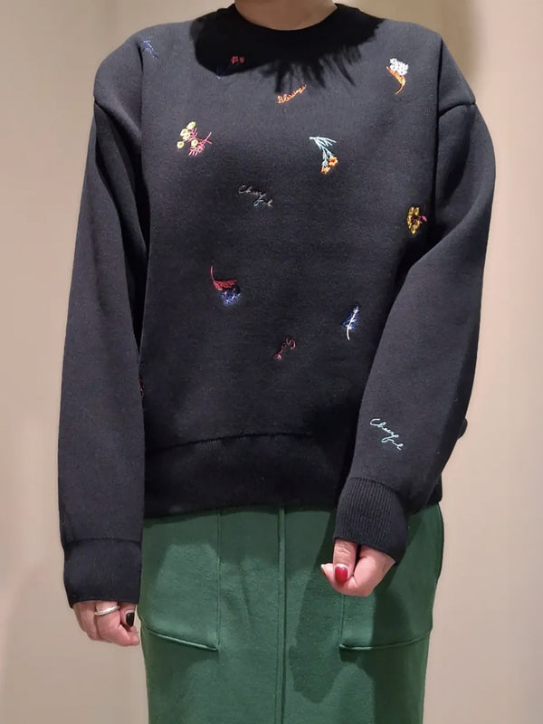 フラワー刺繍ニット