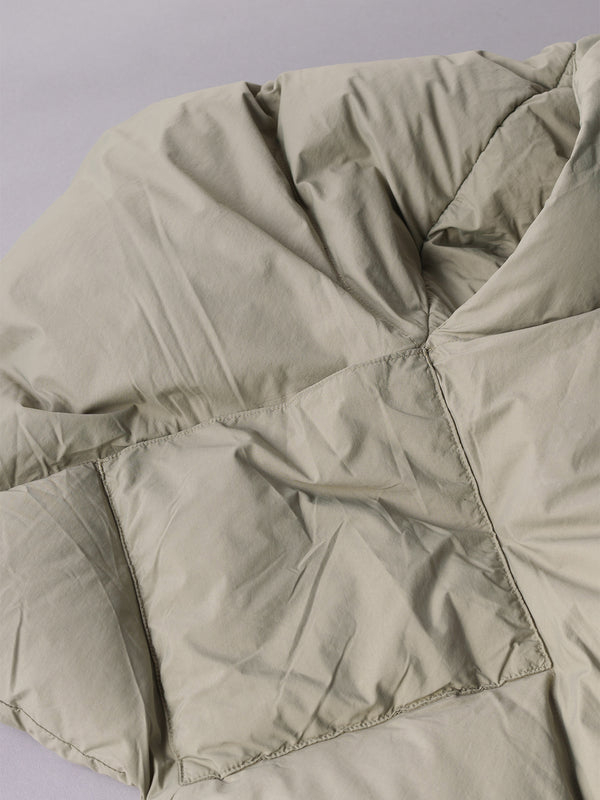 REVERSIBLE DOWN CAPE