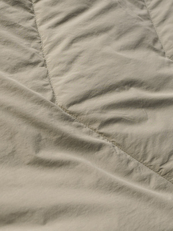 REVERSIBLE DOWN CAPE
