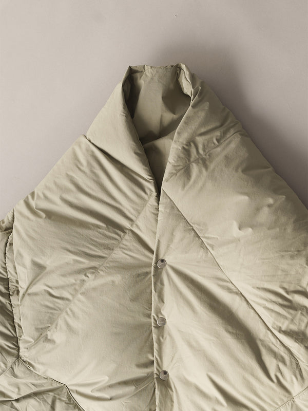 REVERSIBLE DOWN CAPE