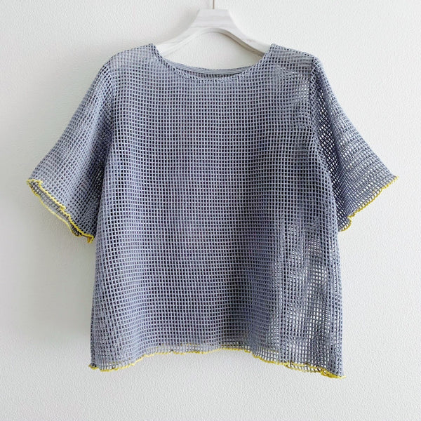 CONTRAST STITCH MESH TOP
