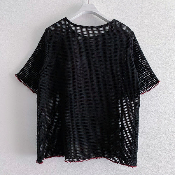 CONTRAST STITCH MESH TOP