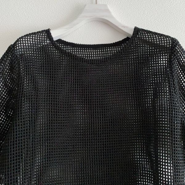 CONTRAST STITCH MESH TOP