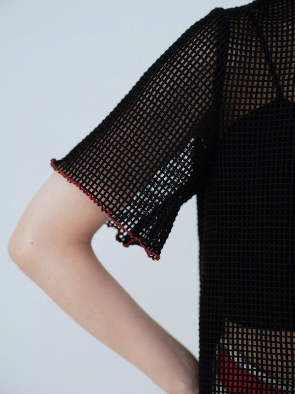 CONTRAST STITCH MESH TOP