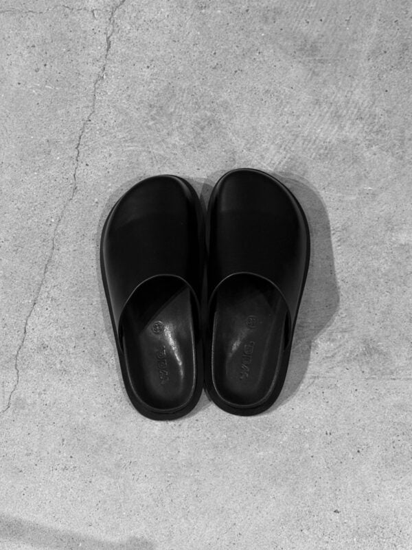 SUC SANDALS IN BLACK