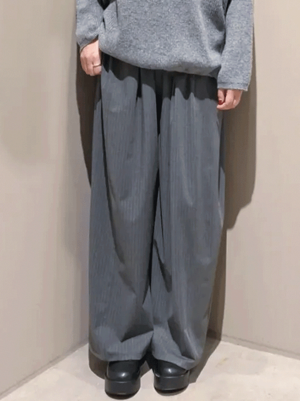 ピンストライプタックパンツ