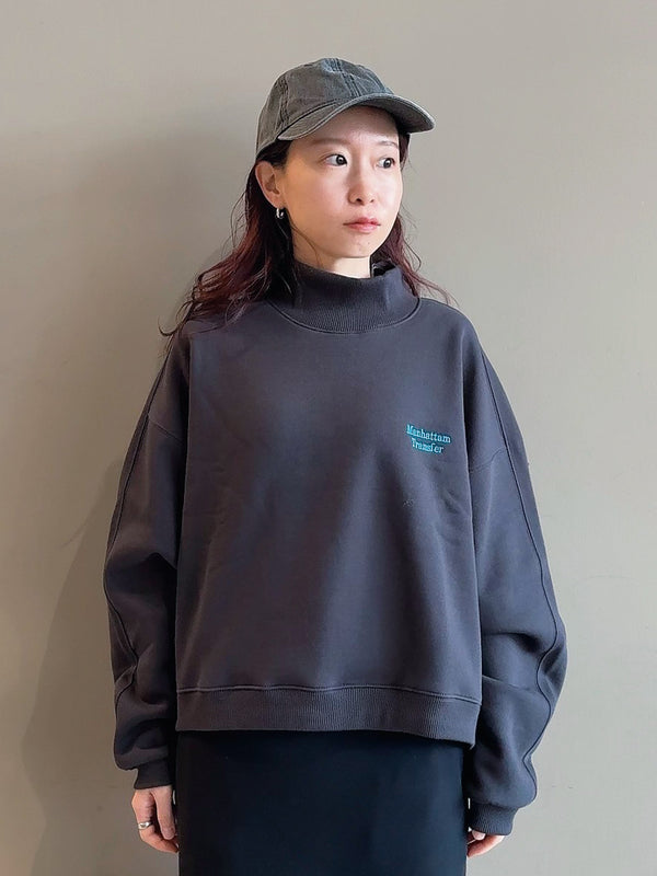 ハイネックワンポイント刺繍カットソー