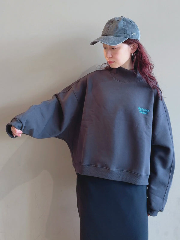 ハイネックワンポイント刺繍カットソー