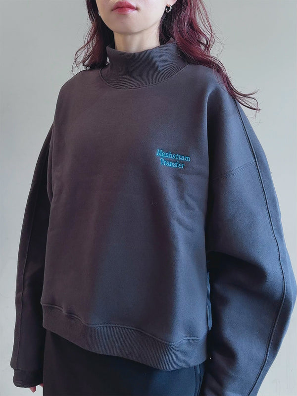 ハイネックワンポイント刺繍カットソー