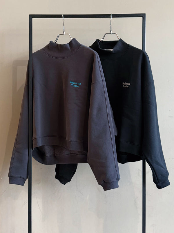 ハイネックワンポイント刺繍カットソー