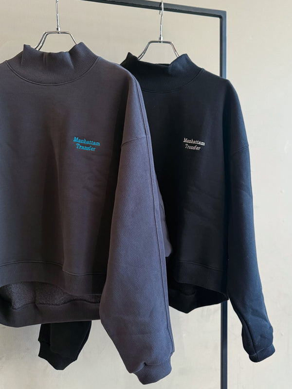 ハイネックワンポイント刺繍カットソー