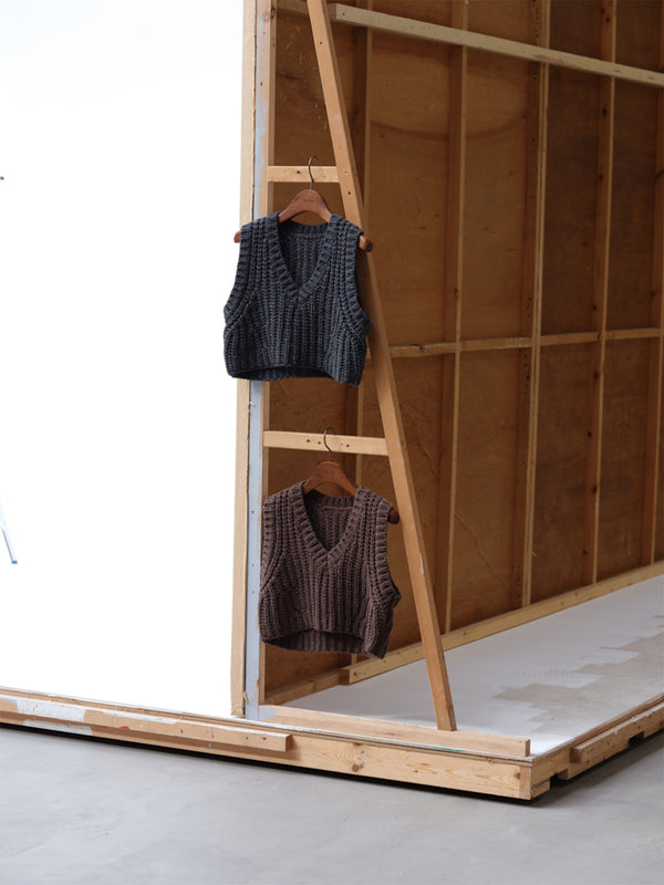 low gauge short vest
