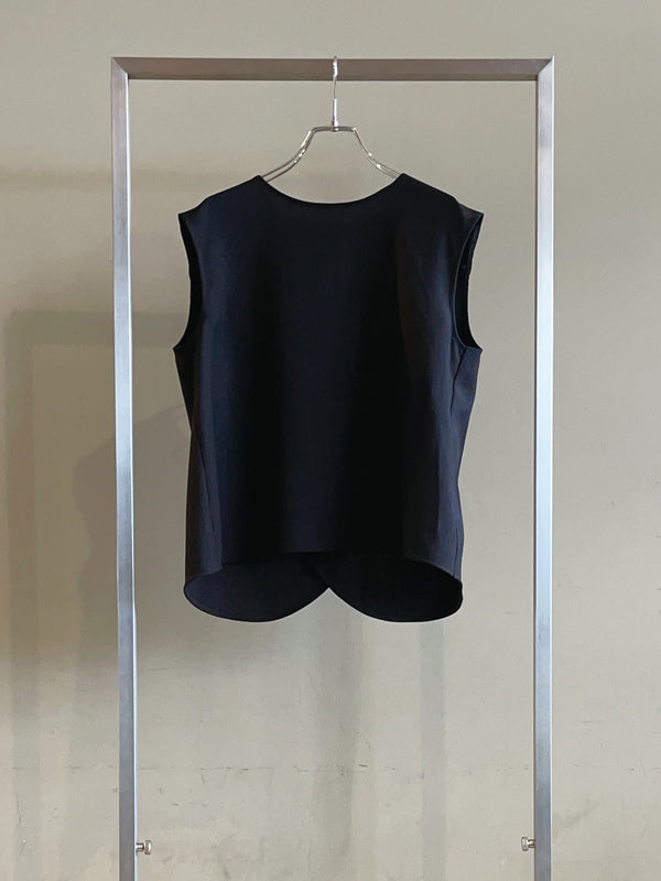 リネンリッチノースリーブブラウス