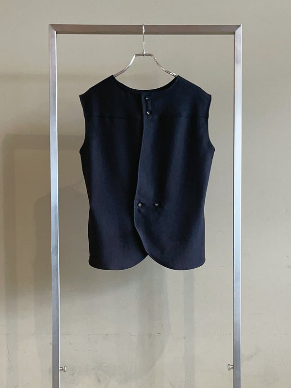 リネンリッチノースリーブブラウス