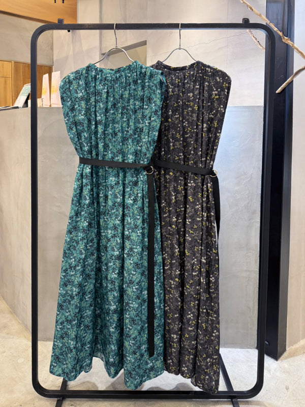 割繊フラワープリントワンピース